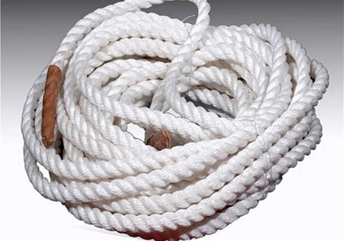 Coiled tug of war rope