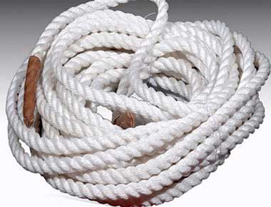 Coiled tug of war rope