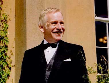 Image of a Bruce Forsyth Lookalike